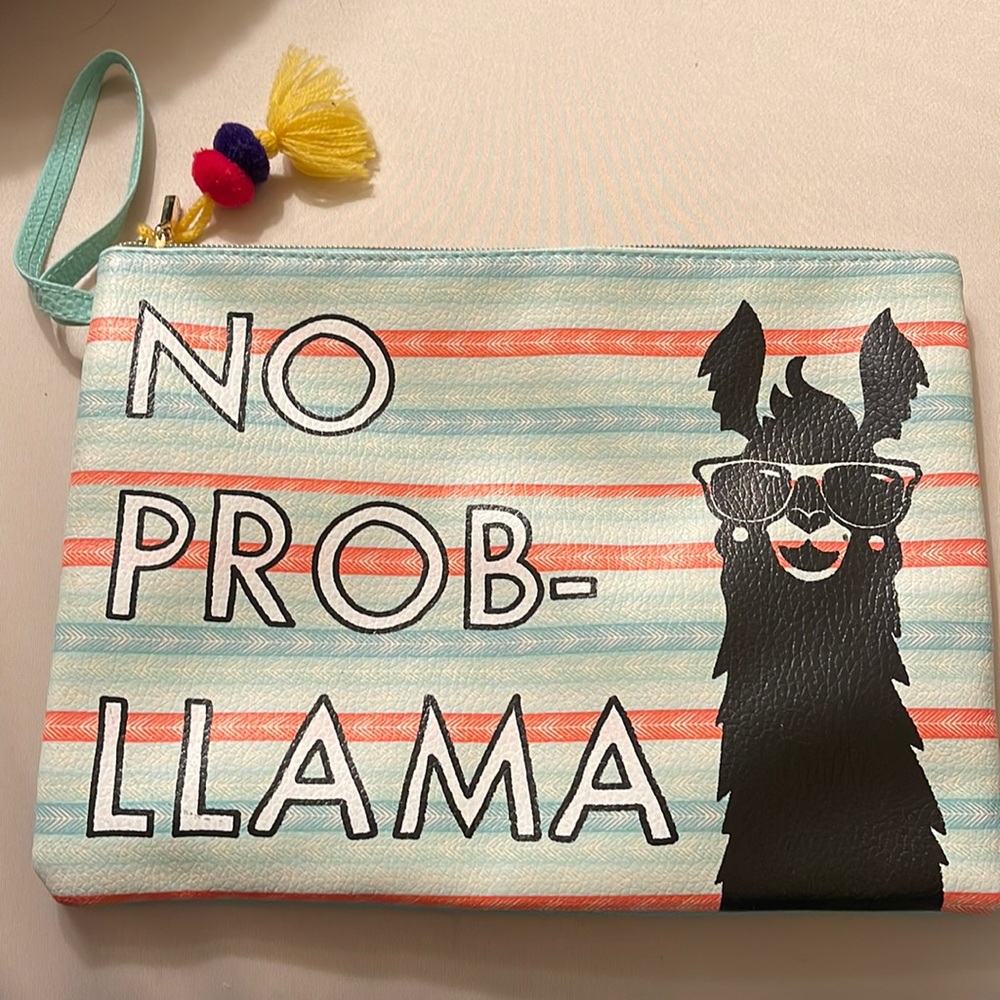 Large wrist Pouch Llama love 💕 🦙 mint condition